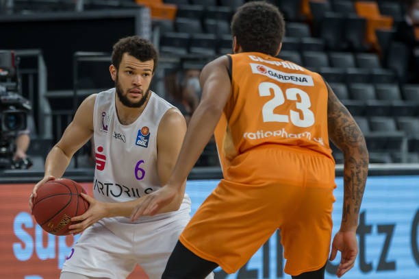 间摆脱防守 间摆脱防守