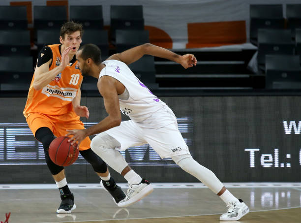 守球员异常 守球员异常